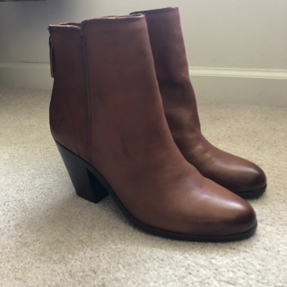 Frye Womens Cameron Bootie Tan Tumbled Pull-Up